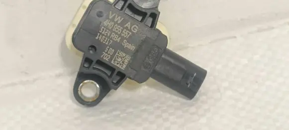 Audi A1 Airbag deployment crash/impact sensor 4H0955557 140317 5124RB4