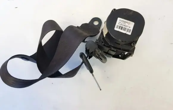 Middle seatbelt (rear)