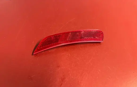 Chrysler Pacifica Rear tail light reflector 68229425AA