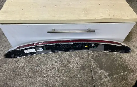 Mercedes-Benz E W212 Third/center stoplight A2128200156 A2127900088