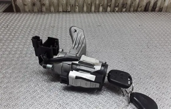 Toyota Corolla E120 E130 Ignition lock 45020024