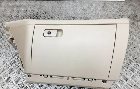 Volkswagen PASSAT B7 USA Glove box 561857097