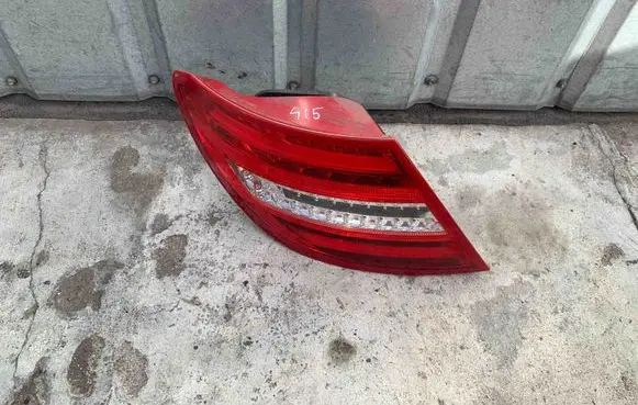 Mercedes-Benz C W204 Rear/tail lights 2049060403