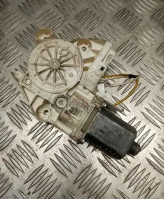 Ford Focus Front door window regulator motor 4M5T14A389 0130822217