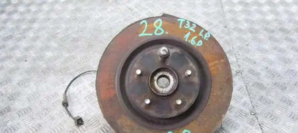 Nissan X-Trail T32 Front wheel hub spindle knuckle