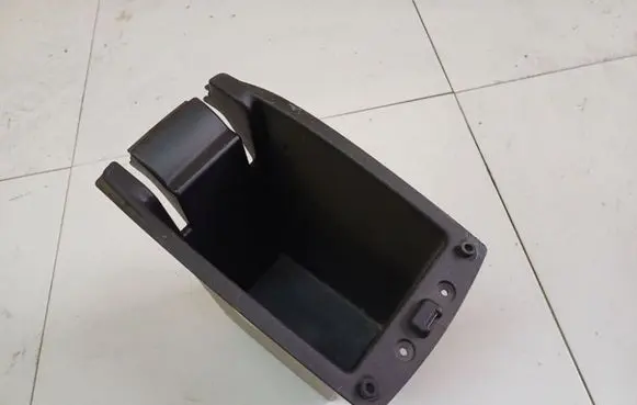 Glove box