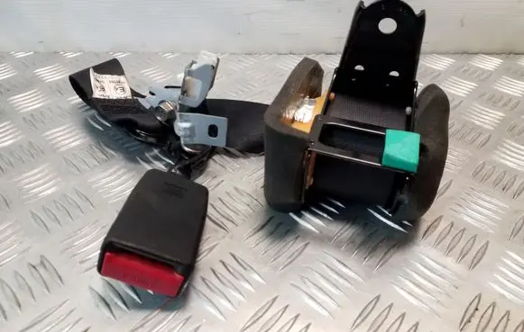 Middle seatbelt (rear)