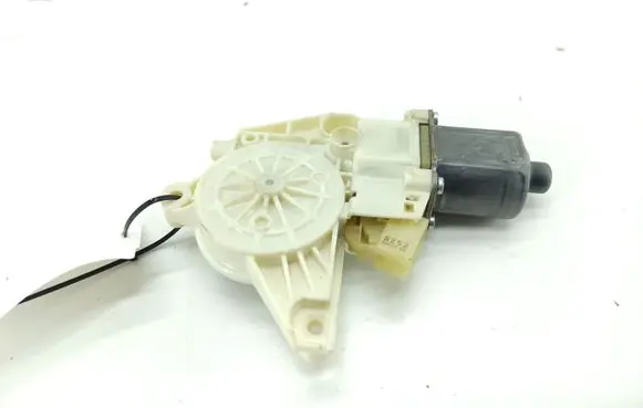 Mercedes-Benz C W204 Front door window regulator motor A2048200242 0130822440