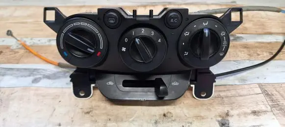 Mazda 2 Climate control unit
