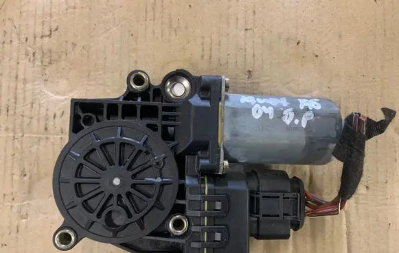 Audi A6 S6 C5 4B Wiper motor 0130821774