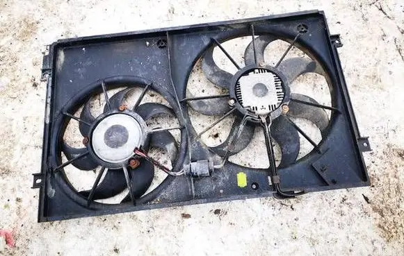 Radiator cooling fan shroud