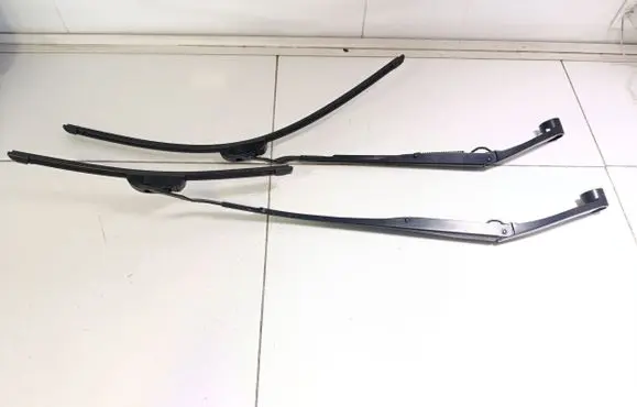 Hyundai Kona I Windshield/front glass wiper blade 26993 27004