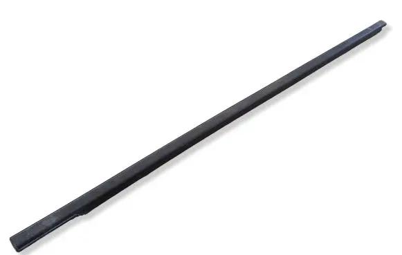 Mitsubishi L200 Rubber seal front coupe door window MR180157