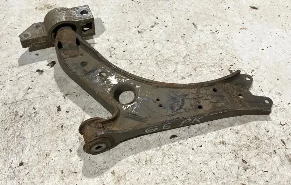Volkswagen Golf VI Front lower control arm/wishbone