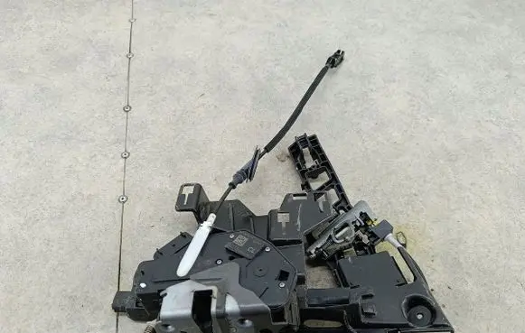 Ford Fiesta Front door lock 