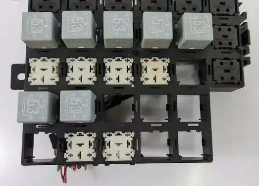 Porsche Boxster 986 Relay mounting block 