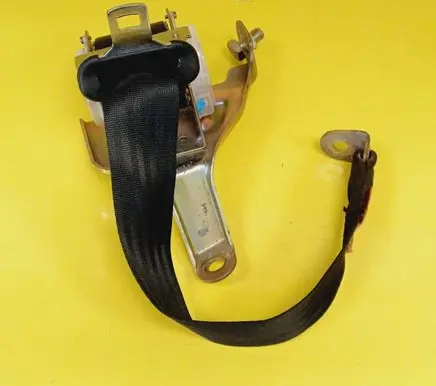 Rear seatbelt