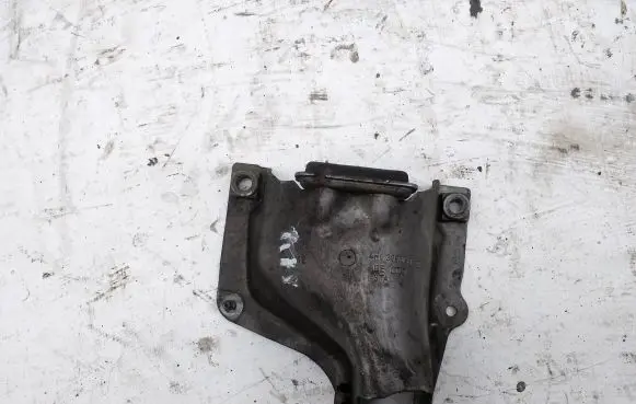 Audi A8 S8 D4 4H Engine mounting bracket 4H0399059B