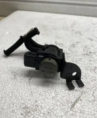 Audi A6 S6 C5 4B Turbo solenoid valve 1J0906283A