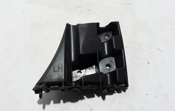 Volvo V40 Front bumper mounting bracket 31425110