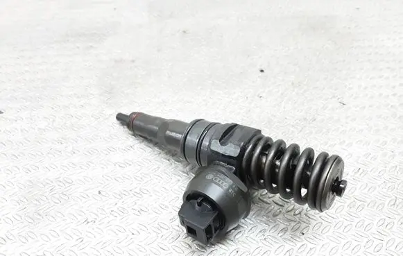 Volkswagen Golf IV Fuel injector 0414720215 038130073AG