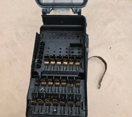 Mercedes-Benz C W203 Fuse box set 2015400450