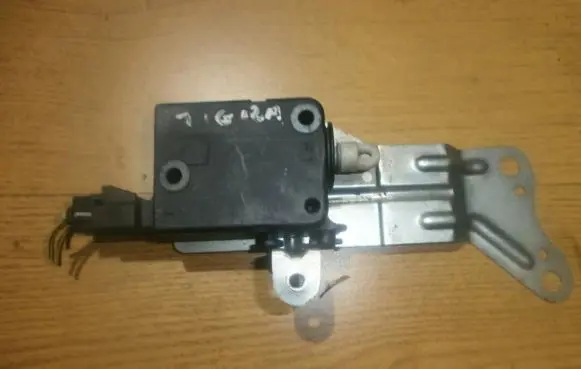 Opel Tigra A Central locking motor 