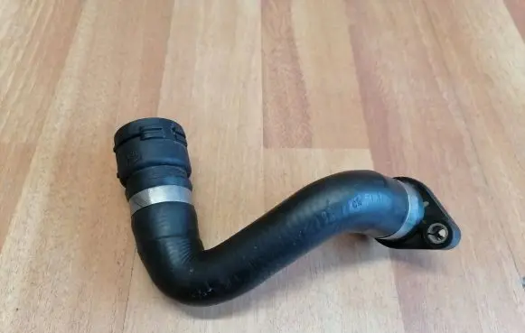 BMW 1 E81 E87 Engine coolant pipe/hose 7572158 11537572158