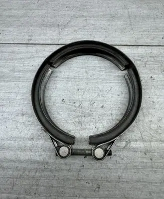 Volkswagen PASSAT B8 Muffler pipe connector clamp 04L131455A