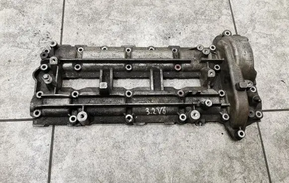 Mercedes-Benz ML W164 Rocker cam cover A6420101230