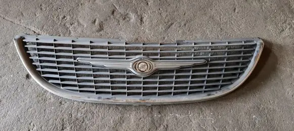 Front bumper upper radiator grill