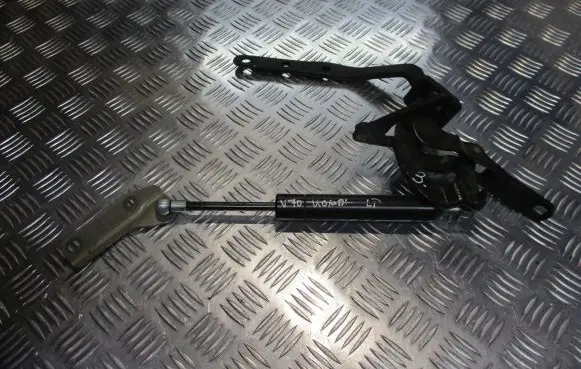 Volvo V70 Tailgate/trunk/boot hinge