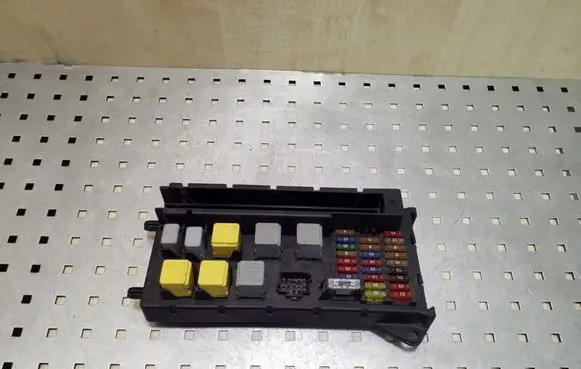 Volkswagen Crafter Fuse module A9065450401 007Q004 518817028