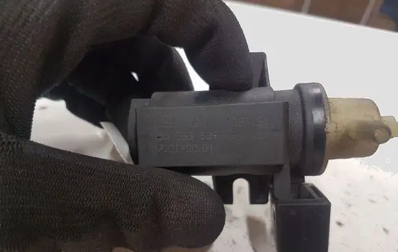Opel Corsa D Turbo solenoid valve 55563534