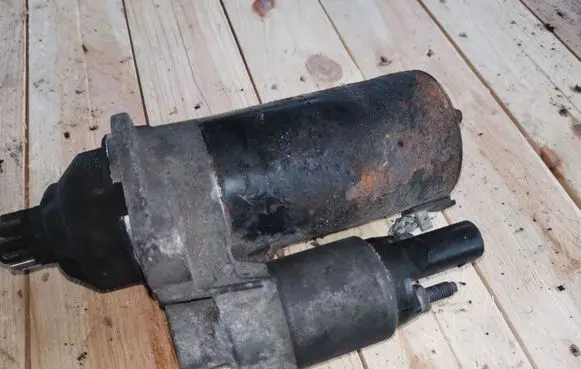 Volkswagen Golf V Starter motor