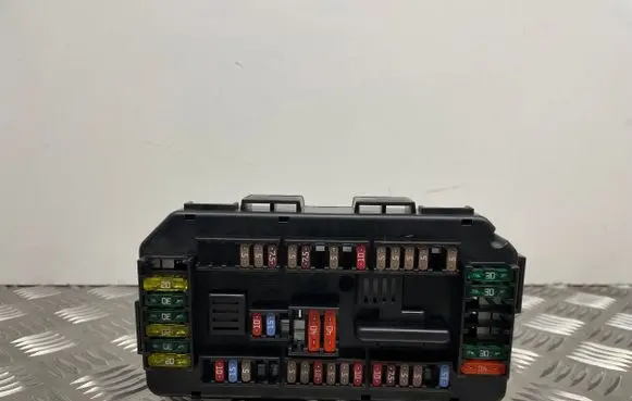 BMW 3 F30 F35 F31 Fuse module 9337879
