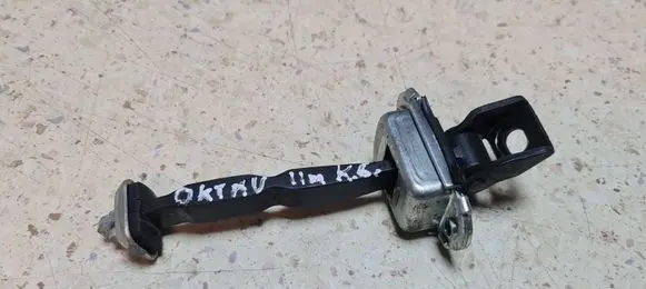 Skoda Octavia Mk2 (1Z) Rear door check strap stopper 1Z0839249