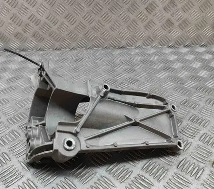 Volvo XC90 Engine mounting bracket 31370633
