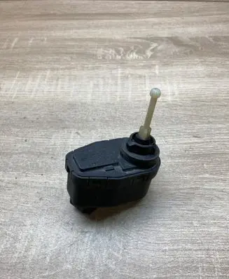 Volkswagen PASSAT B4 Headlight level adjustment motor 8A0941295 0307851346