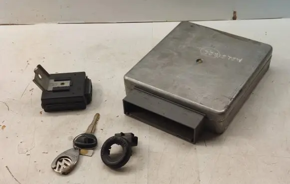 Mazda 626 Engine ECU kit and lock set FSJ418881A F7FF12A650ASB F8B04MGT