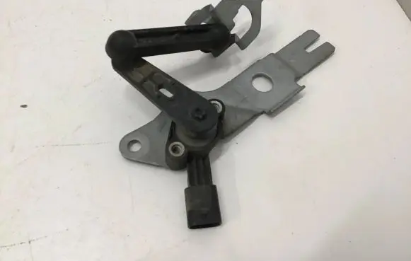 Headlight/headlamp level sensor