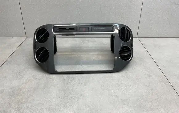 Volkswagen Tiguan Dash center air vent grill 5N0858069J