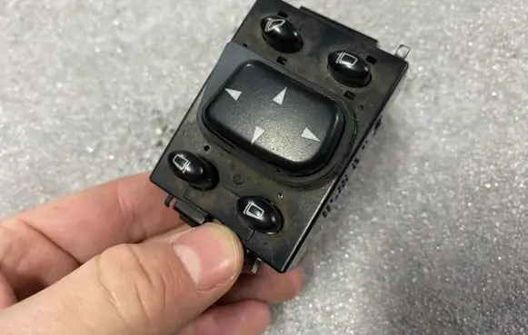 Mercedes-Benz S W220 Wing mirror switch 2208211551