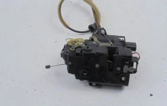 Seat Toledo II (1M) Rear door lock