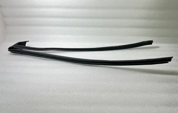 Mercedes-Benz CLK A209 C209 Rubber seal rear door window/glass A2096700438