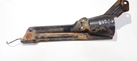 Suzuki SX4 Engine mounting bracket