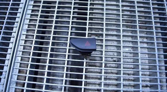 Renault Clio IV Hazard light switch 252907372R