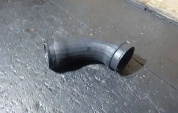 BMW 5 E39 Intercooler hose/pipe 2247903E 2247903 11612247903E