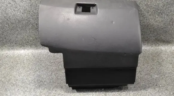 BMW 3 E30 Glove box