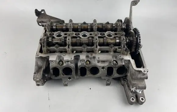 Mini One - Cooper F56 F55 Engine head 85112110400 8518182 11318511207